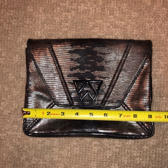 Kelly Wynne Cloud 9 Clutch Metallic Snakeskin - Picture 2 of 9
